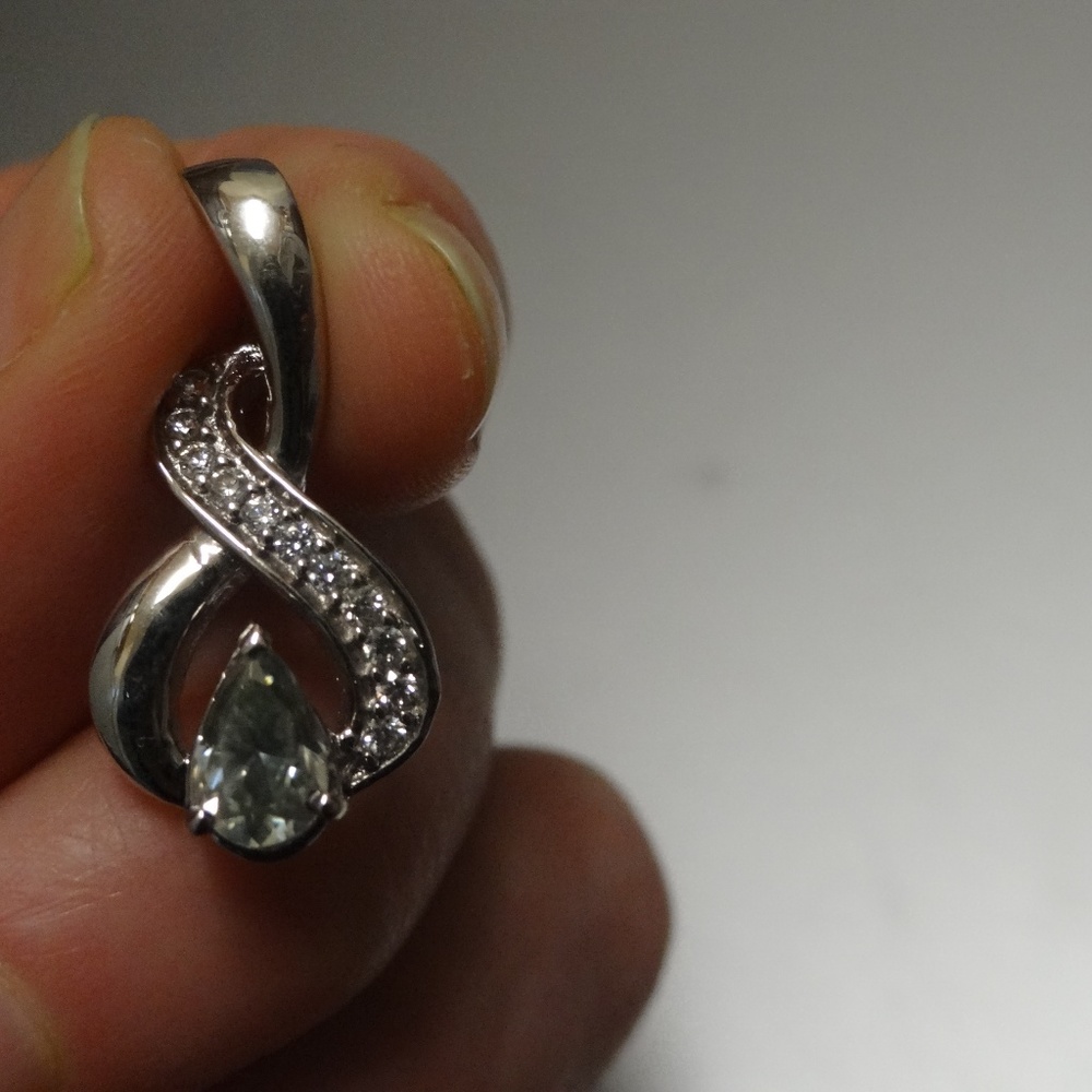NWOT 2.08ct BLUE PEAR MOISSANITE STERLING PENDANT